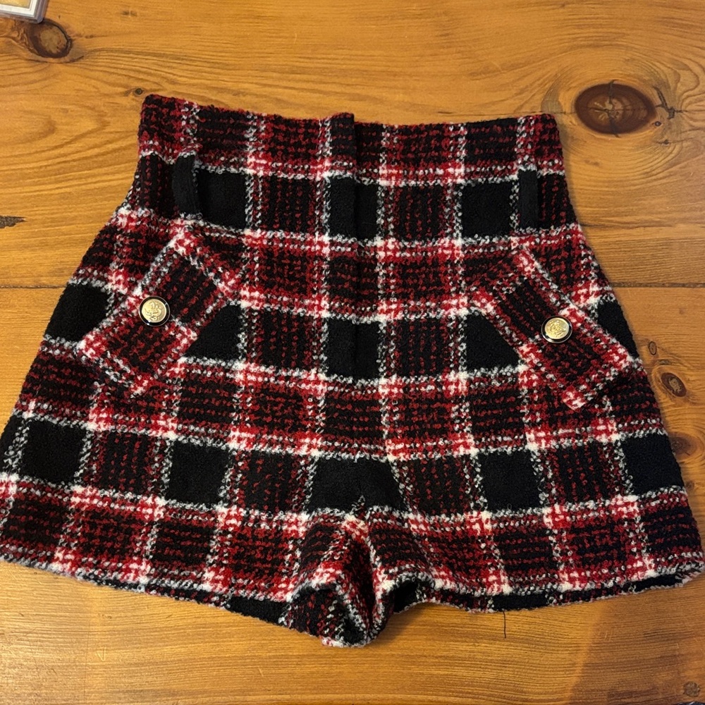 Maje Paris Tweed Shorts FR 34 (US 2) Red Bouclé Gold Button High Waist - Picture 2 of 12